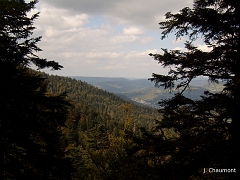 Vue éclaircie vers le Thillot et les massifs entre Haute-Moselle et Moselotte